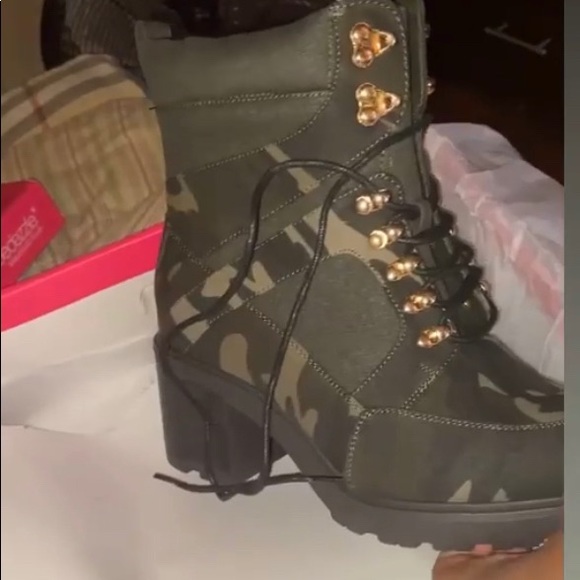 Boots - Picture 3 of 3